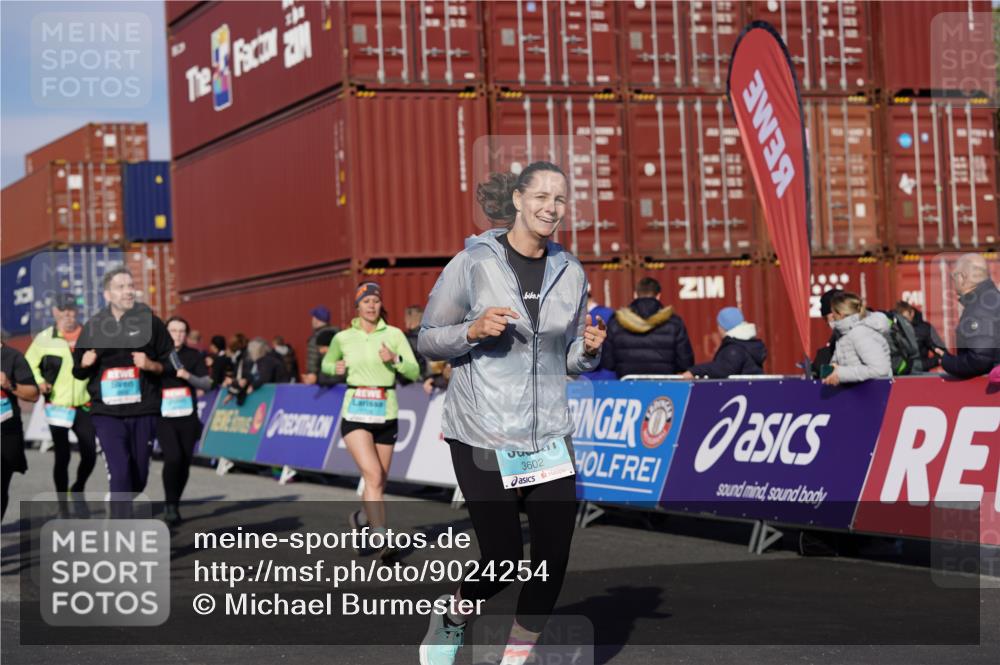 03.10.2025 - Köhlbrandbrückenlauf Michael Burmester http://msf.ph/oto/9024254 03.10.2025 10:26:48 Ziel 1726, 1727, 1935, 2133, 2405, 2586, 2655, 2930, 3044, 3241, 3242, 3364, 3367, 3602, 3829 meine-sportfotos.de