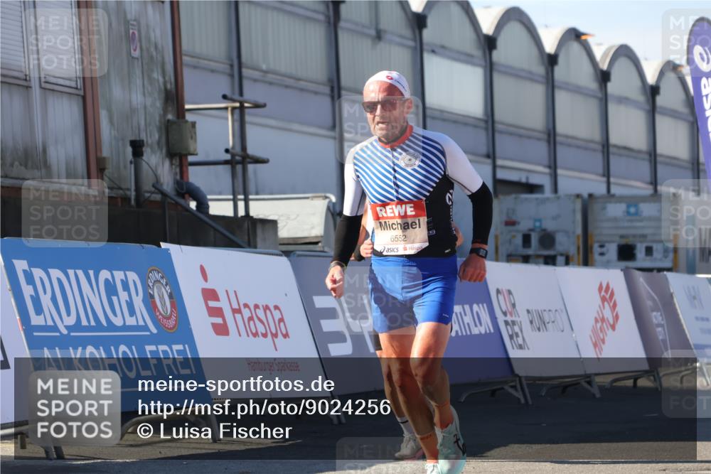 03.10.2025 - Köhlbrandbrückenlauf Luisa Fischer http://msf.ph/oto/9024256 03.10.2025 12:50:55 Ziel 4072, 6216, 6552 meine-sportfotos.de