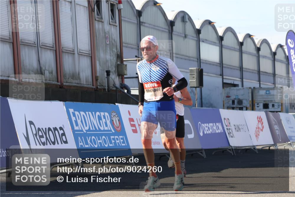 03.10.2025 - Köhlbrandbrückenlauf Luisa Fischer http://msf.ph/oto/9024260 03.10.2025 12:50:55 Ziel 4072, 6216, 6552 meine-sportfotos.de