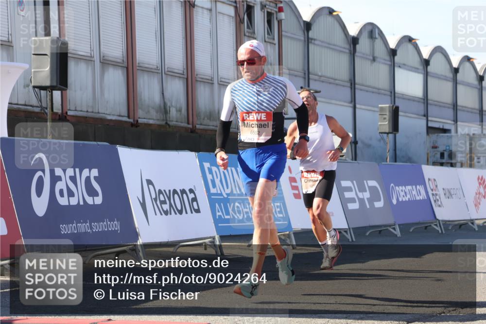 03.10.2025 - Köhlbrandbrückenlauf Luisa Fischer http://msf.ph/oto/9024264 03.10.2025 12:50:55 Ziel 4072, 6216, 6552 meine-sportfotos.de
