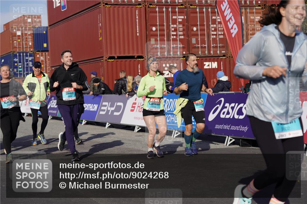 03.10.2025 - Köhlbrandbrückenlauf Michael Burmester http://msf.ph/oto/9024268 03.10.2025 10:26:49 Ziel 1726, 1727, 1935, 2133, 2405, 2586, 2655, 2930, 3044, 3241, 3242, 3364, 3367, 3602, 3703, 3829 meine-sportfotos.de