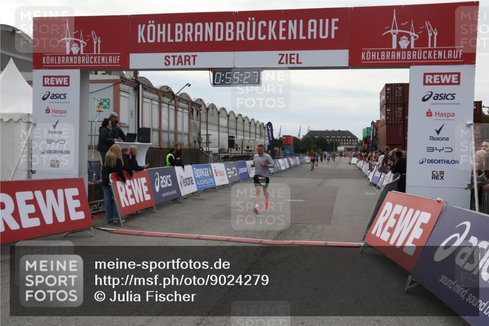 03.10.2025 - Köhlbrandbrückenlauf Julia Fischer http://msf.ph/oto/9024279 03.10.2025 15:55:27 Ziel 7053, 7197, 8993 meine-sportfotos.de
