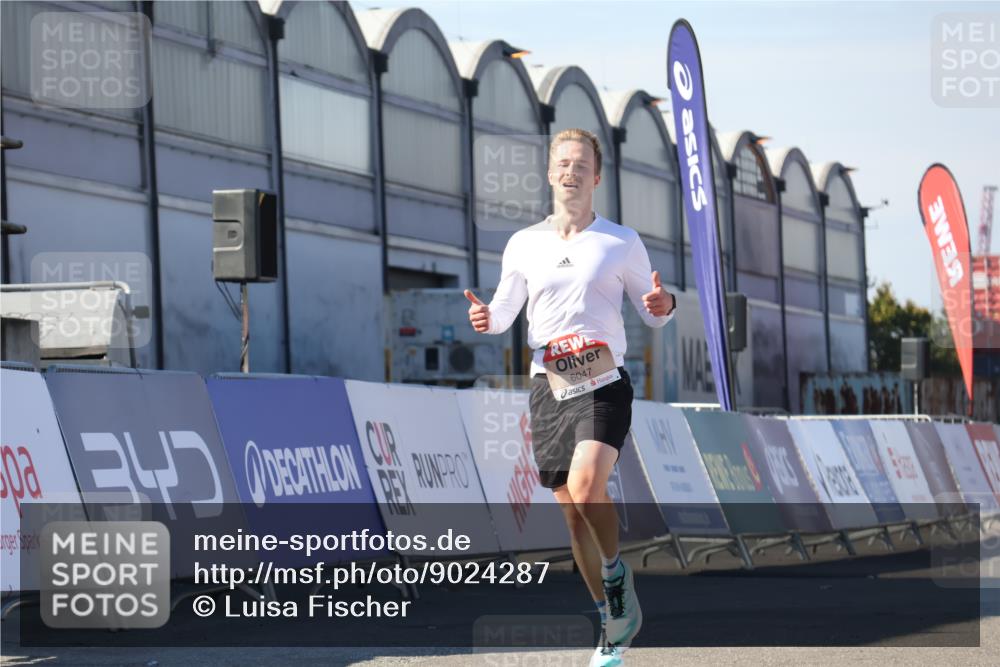 03.10.2025 - Köhlbrandbrückenlauf Luisa Fischer http://msf.ph/oto/9024287 03.10.2025 12:51:17 Ziel 6047 meine-sportfotos.de