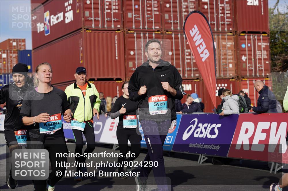 03.10.2025 - Köhlbrandbrückenlauf Michael Burmester http://msf.ph/oto/9024290 03.10.2025 10:26:50 Ziel 1726, 1727, 1935, 2133, 2405, 2586, 2655, 2930, 3044, 3232, 3241, 3242, 3364, 3367, 3602, 3703, 3829 meine-sportfotos.de