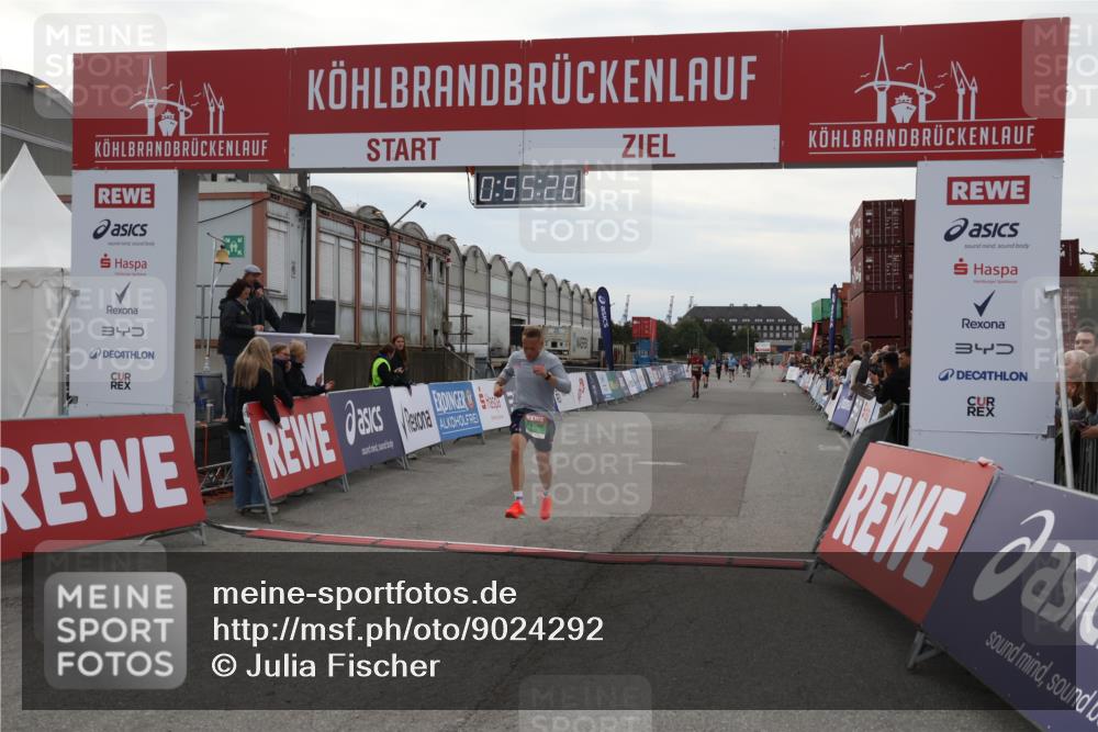 03.10.2025 - Köhlbrandbrückenlauf Julia Fischer http://msf.ph/oto/9024292 03.10.2025 15:55:28 Ziel 7197, 8993 meine-sportfotos.de