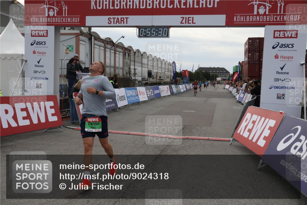 03.10.2025 - Köhlbrandbrückenlauf Julia Fischer http://msf.ph/oto/9024318 03.10.2025 15:55:30 Ziel 7030, 7197, 8993 meine-sportfotos.de