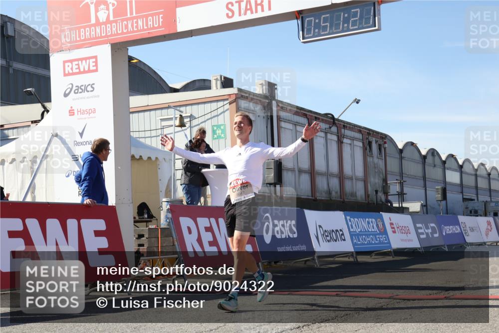 03.10.2025 - Köhlbrandbrückenlauf Luisa Fischer http://msf.ph/oto/9024322 03.10.2025 12:51:20 Ziel 6047 meine-sportfotos.de