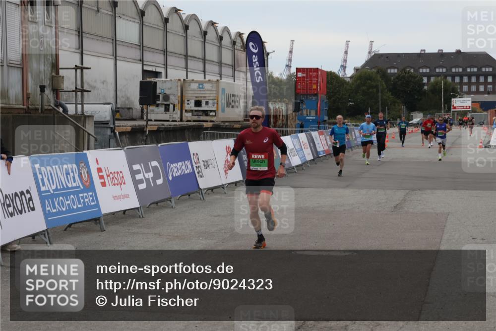 03.10.2025 - Köhlbrandbrückenlauf Julia Fischer http://msf.ph/oto/9024323 03.10.2025 15:55:34 Ziel 7030, 8993 meine-sportfotos.de