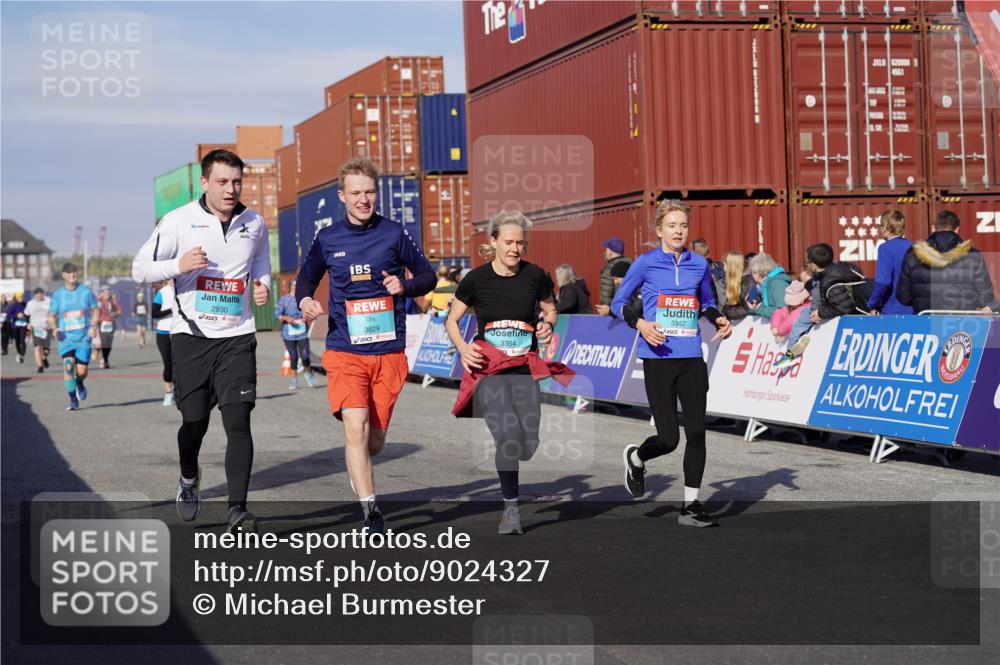 03.10.2025 - Köhlbrandbrückenlauf Michael Burmester http://msf.ph/oto/9024327 03.10.2025 10:26:53 Ziel 1935, 2586, 2774, 2930, 3044, 3232, 3241, 3242, 3364, 3367, 3703, 3829 meine-sportfotos.de