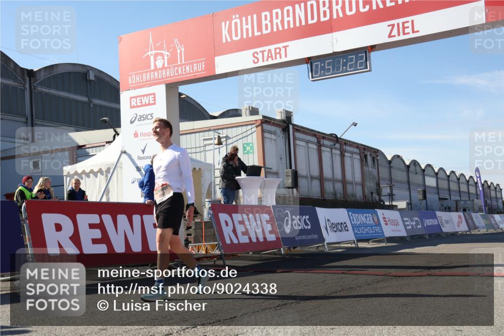03.10.2025 - Köhlbrandbrückenlauf Luisa Fischer http://msf.ph/oto/9024338 03.10.2025 12:51:21 Ziel 6047 meine-sportfotos.de