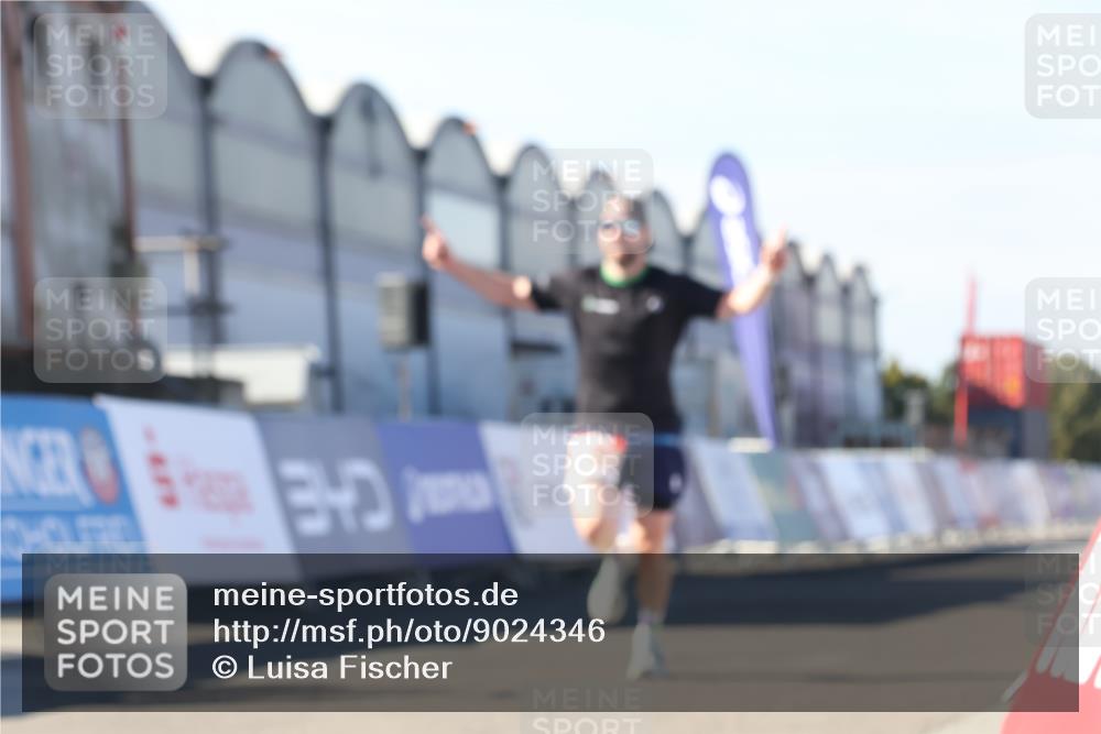 03.10.2025 - Köhlbrandbrückenlauf Luisa Fischer http://msf.ph/oto/9024346 03.10.2025 12:51:26 Ziel 6047, 6458 meine-sportfotos.de