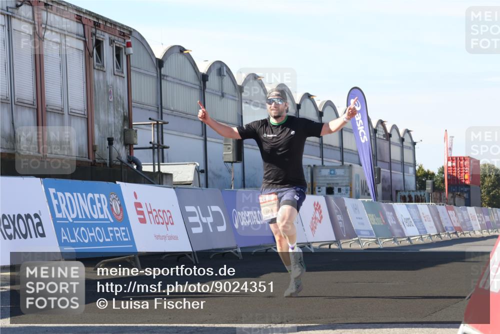 03.10.2025 - Köhlbrandbrückenlauf Luisa Fischer http://msf.ph/oto/9024351 03.10.2025 12:51:26 Ziel 6047, 6458 meine-sportfotos.de