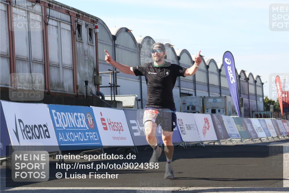 03.10.2025 - Köhlbrandbrückenlauf Luisa Fischer http://msf.ph/oto/9024358 03.10.2025 12:51:27 Ziel 6047, 6458 meine-sportfotos.de