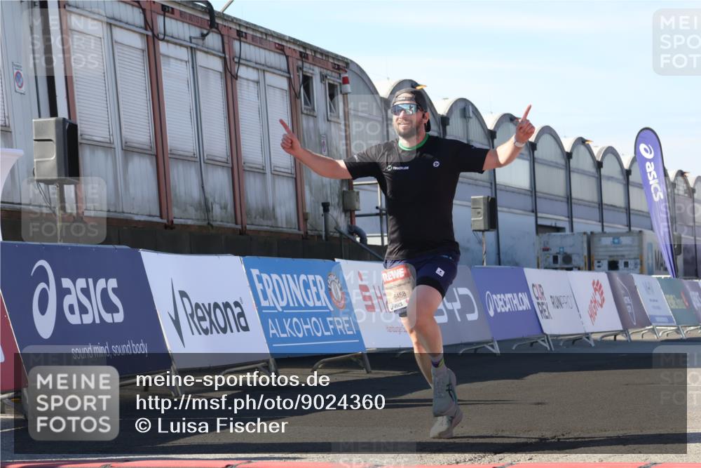 03.10.2025 - Köhlbrandbrückenlauf Luisa Fischer http://msf.ph/oto/9024360 03.10.2025 12:51:27 Ziel 6047, 6458 meine-sportfotos.de