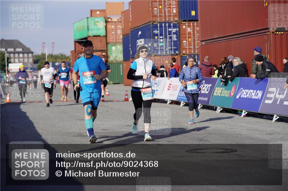 03.10.2025 - Köhlbrandbrückenlauf Michael Burmester http://msf.ph/oto/9024368 03.10.2025 10:26:56 Ziel 1930, 2693, 2774, 2930, 3232, 3364, 3367, 3703, 3829 meine-sportfotos.de