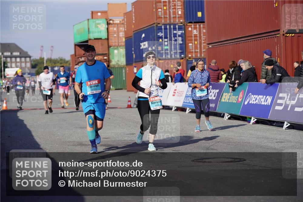 03.10.2025 - Köhlbrandbrückenlauf Michael Burmester http://msf.ph/oto/9024375 03.10.2025 10:26:56 Ziel 1930, 2693, 2774, 2930, 3232, 3364, 3367, 3703, 3829 meine-sportfotos.de