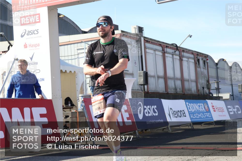 03.10.2025 - Köhlbrandbrückenlauf Luisa Fischer http://msf.ph/oto/9024377 03.10.2025 12:51:28 Ziel 6047, 6458 meine-sportfotos.de