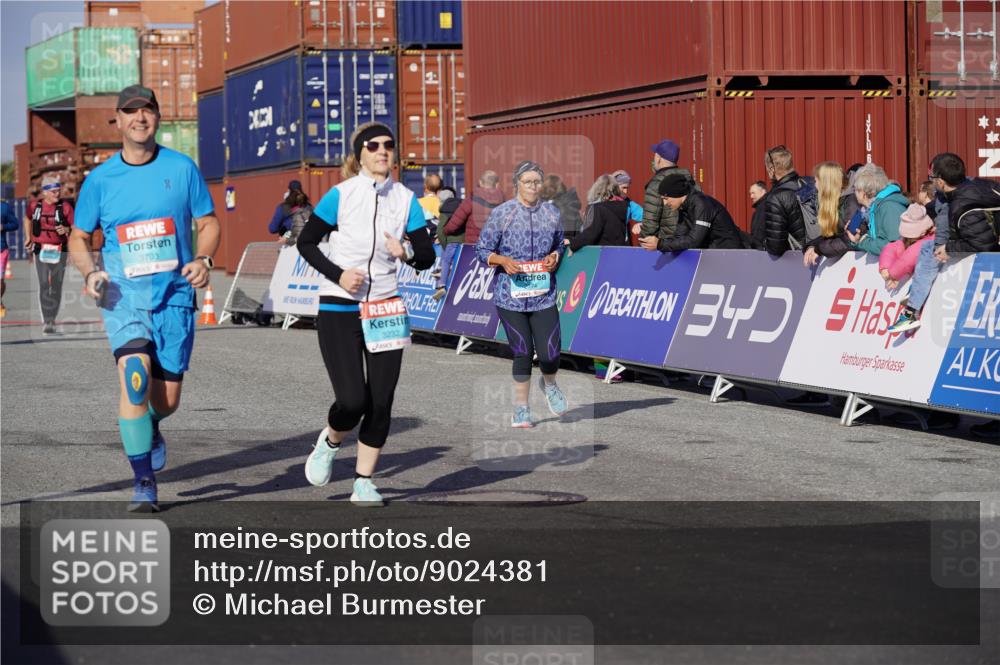 03.10.2025 - Köhlbrandbrückenlauf Michael Burmester http://msf.ph/oto/9024381 03.10.2025 10:26:57 Ziel 1930, 2693, 2774, 2930, 3052, 3232, 3364, 3367, 3703, 3745, 3829 meine-sportfotos.de
