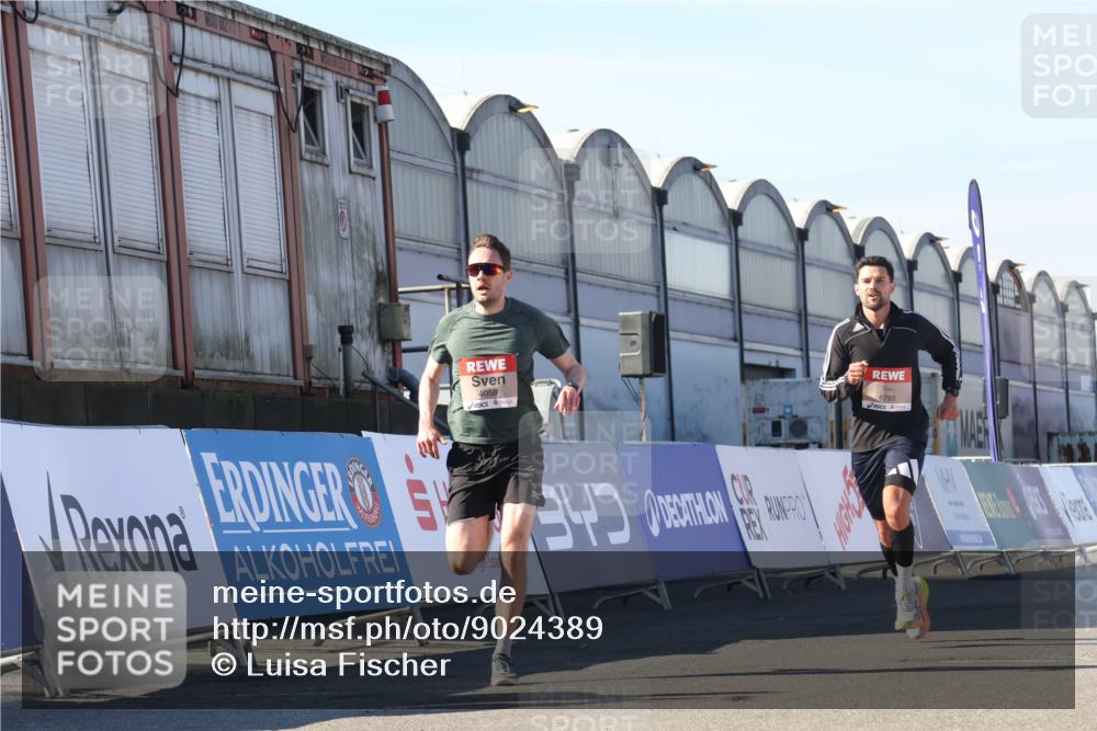 03.10.2025 - Köhlbrandbrückenlauf Luisa Fischer http://msf.ph/oto/9024389 03.10.2025 12:51:34 Ziel 4058, 6458, 6793 meine-sportfotos.de