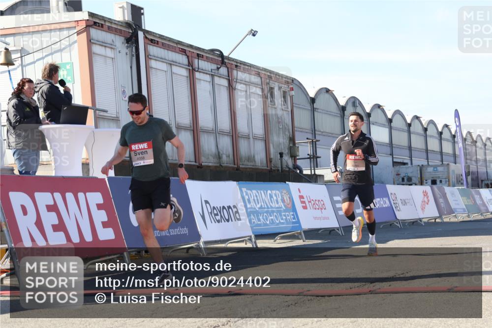 03.10.2025 - Köhlbrandbrückenlauf Luisa Fischer http://msf.ph/oto/9024402 03.10.2025 12:51:35 Ziel 4058, 6458, 6793 meine-sportfotos.de