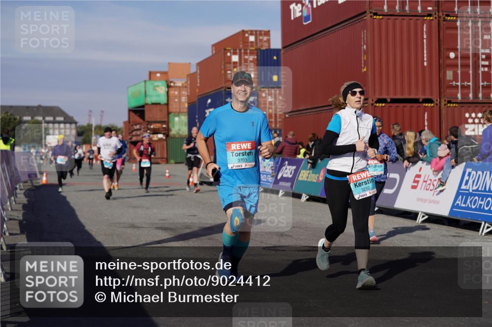 03.10.2025 - Köhlbrandbrückenlauf Michael Burmester http://msf.ph/oto/9024412 03.10.2025 10:26:58 Ziel 1930, 2115, 2693, 2774, 3052, 3232, 3364, 3367, 3703, 3745 meine-sportfotos.de
