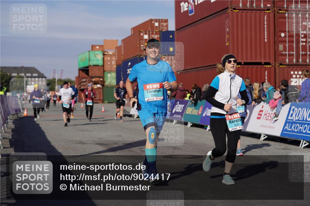 03.10.2025 - Köhlbrandbrückenlauf Michael Burmester http://msf.ph/oto/9024417 03.10.2025 10:26:58 Ziel 1930, 2115, 2693, 2774, 3052, 3232, 3364, 3367, 3703, 3745 meine-sportfotos.de