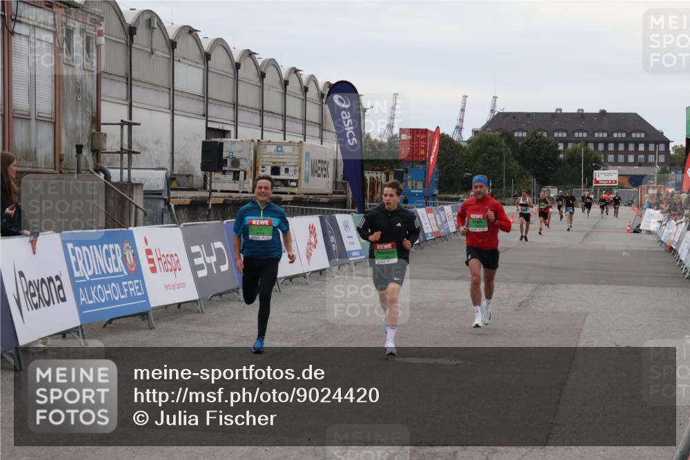 03.10.2025 - Köhlbrandbrückenlauf Julia Fischer http://msf.ph/oto/9024420 03.10.2025 15:55:48 Ziel 7043, 7067, 7286, 7575, 7968, 8594, 8942, 9743 meine-sportfotos.de
