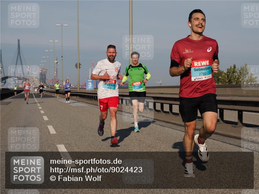 03.10.2025 - Köhlbrandbrückenlauf Fabian Wolf http://msf.ph/oto/9024423 03.10.2025 09:40:32 Position 3 3, 3618, 2792 meine-sportfotos.de