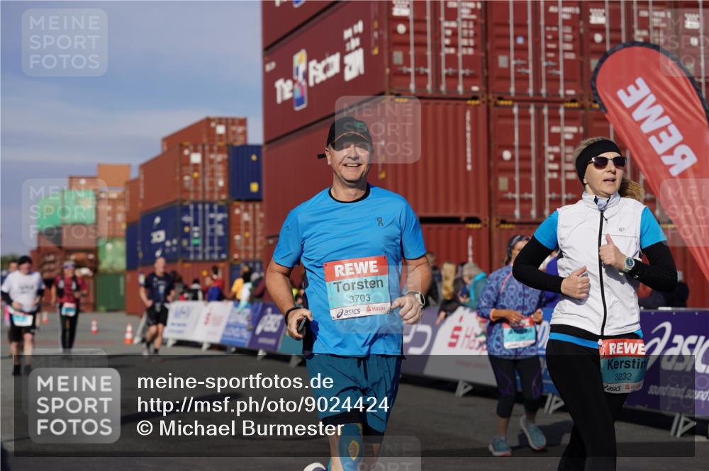 03.10.2025 - Köhlbrandbrückenlauf Michael Burmester http://msf.ph/oto/9024424 03.10.2025 10:26:59 Ziel 1930, 2115, 2693, 2774, 3052, 3232, 3364, 3367, 3703, 3745 meine-sportfotos.de