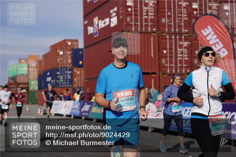 03.10.2025 - Köhlbrandbrückenlauf Michael Burmester http://msf.ph/oto/9024429 03.10.2025 10:26:59 Ziel 1930, 2115, 2693, 2774, 3052, 3232, 3364, 3367, 3703, 3745 meine-sportfotos.de
