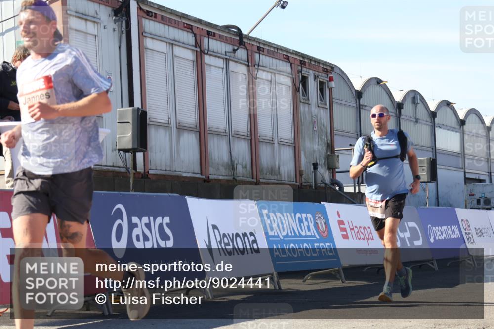 03.10.2025 - Köhlbrandbrückenlauf Luisa Fischer http://msf.ph/oto/9024441 03.10.2025 12:51:44 Ziel 4017, 4058, 4087, 6793 meine-sportfotos.de