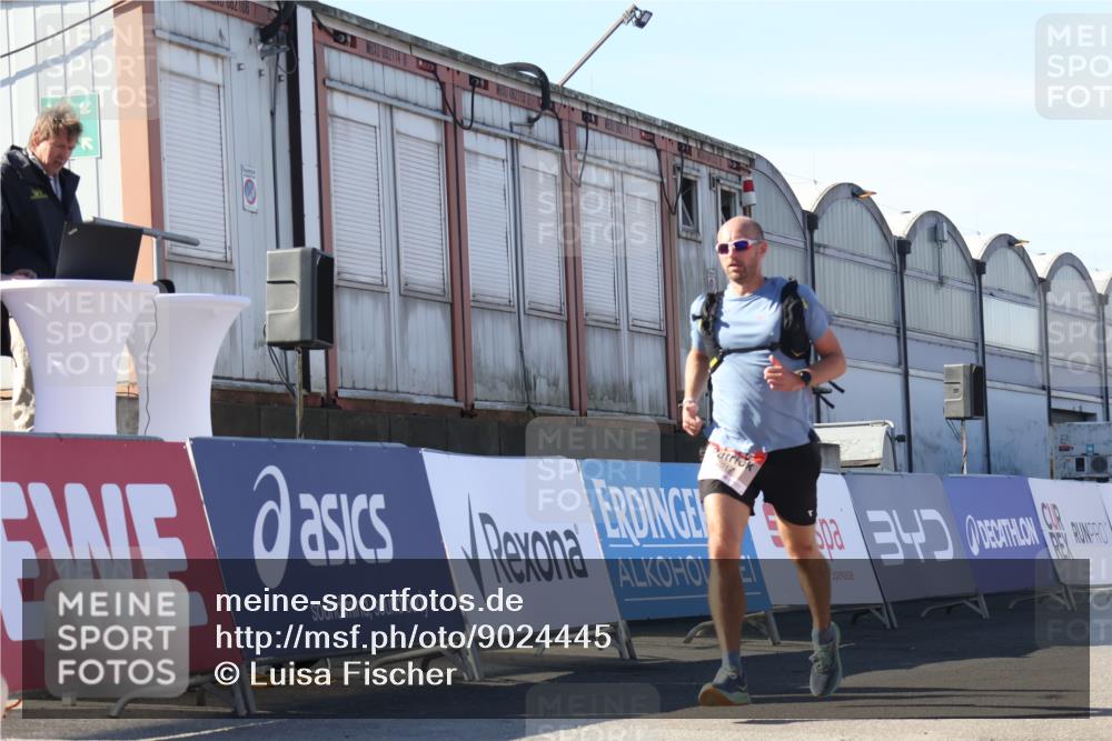 03.10.2025 - Köhlbrandbrückenlauf Luisa Fischer http://msf.ph/oto/9024445 03.10.2025 12:51:44 Ziel 4017, 4058, 4087, 6793 meine-sportfotos.de