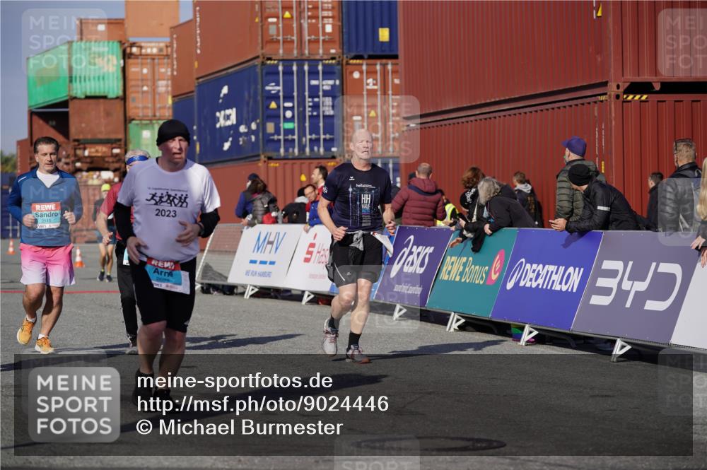 03.10.2025 - Köhlbrandbrückenlauf Michael Burmester http://msf.ph/oto/9024446 03.10.2025 10:27:02 Ziel 1930, 2115, 2693, 2774, 3052, 3232, 3745 meine-sportfotos.de