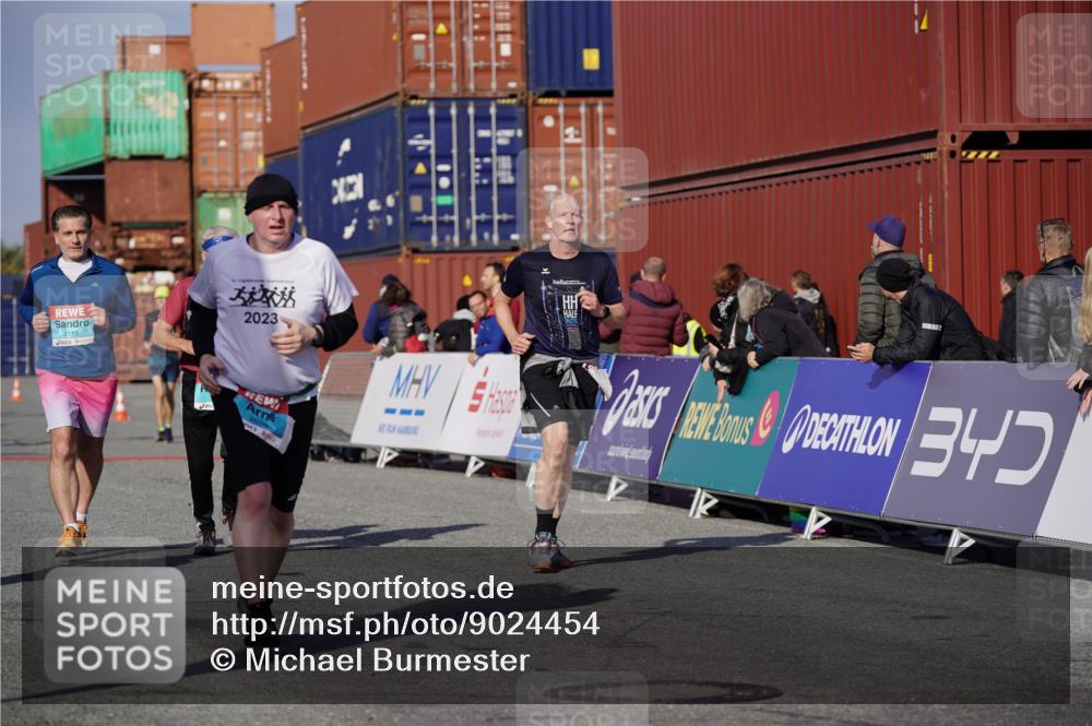 03.10.2025 - Köhlbrandbrückenlauf Michael Burmester http://msf.ph/oto/9024454 03.10.2025 10:27:02 Ziel 1930, 2115, 2693, 2774, 3052, 3232, 3745 meine-sportfotos.de