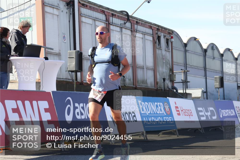 03.10.2025 - Köhlbrandbrückenlauf Luisa Fischer http://msf.ph/oto/9024455 03.10.2025 12:51:45 Ziel 4017, 4058, 4087, 6793 meine-sportfotos.de