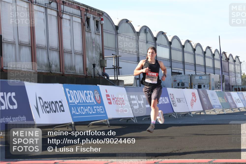 03.10.2025 - Köhlbrandbrückenlauf Luisa Fischer http://msf.ph/oto/9024469 03.10.2025 12:52:00 Ziel 4092 meine-sportfotos.de