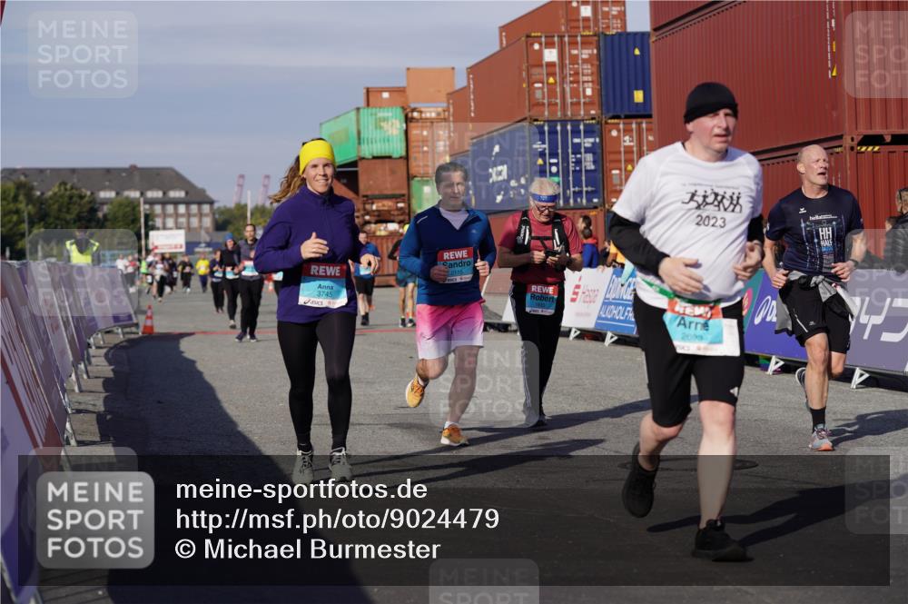 03.10.2025 - Köhlbrandbrückenlauf Michael Burmester http://msf.ph/oto/9024479 03.10.2025 10:27:04 Ziel 1930, 2115, 2693, 3052, 3132, 3745 meine-sportfotos.de