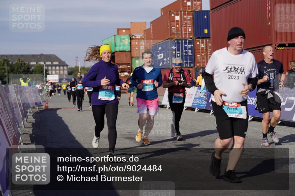 03.10.2025 - Köhlbrandbrückenlauf Michael Burmester http://msf.ph/oto/9024484 03.10.2025 10:27:04 Ziel 1930, 2115, 2693, 3052, 3132, 3745 meine-sportfotos.de