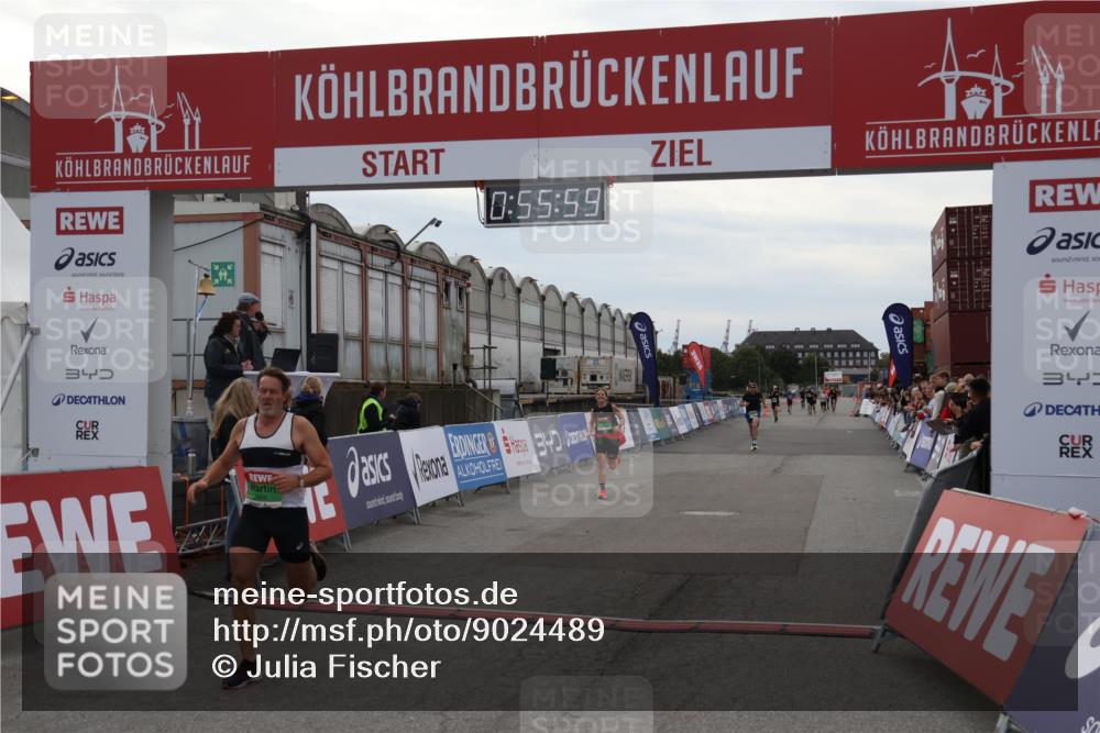 03.10.2025 - Köhlbrandbrückenlauf Julia Fischer http://msf.ph/oto/9024489 03.10.2025 15:55:59 Ziel 7043, 7286, 7456, 7555, 7968, 9231, 9743 meine-sportfotos.de