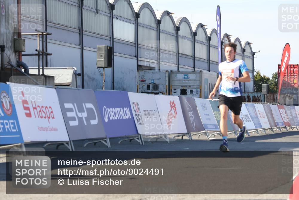 03.10.2025 - Köhlbrandbrückenlauf Luisa Fischer http://msf.ph/oto/9024491 03.10.2025 12:52:15 Ziel 4301 meine-sportfotos.de