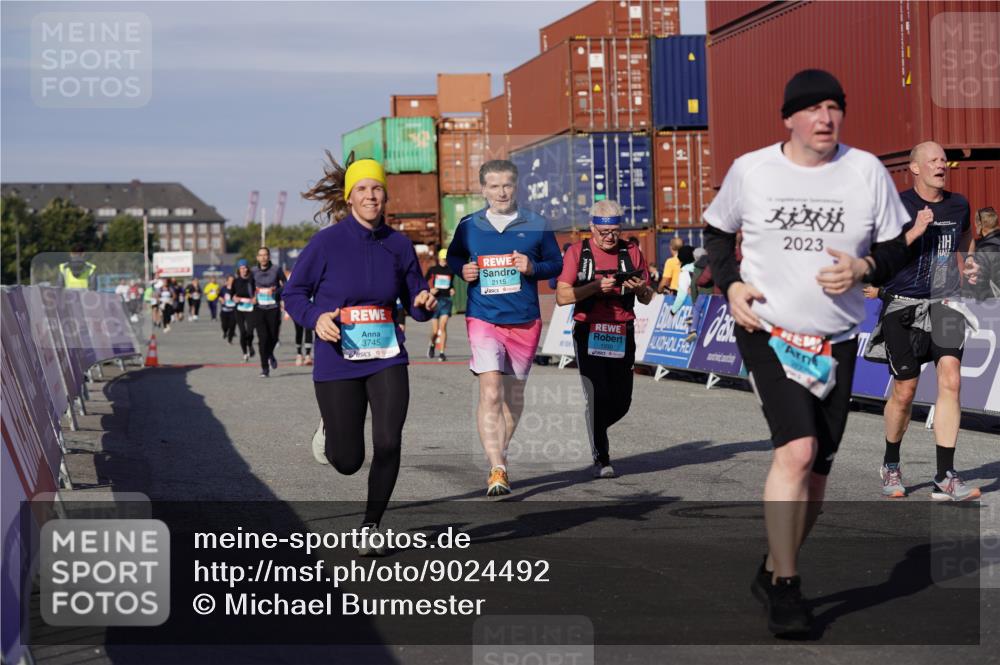 03.10.2025 - Köhlbrandbrückenlauf Michael Burmester http://msf.ph/oto/9024492 03.10.2025 10:27:04 Ziel 1930, 2115, 2693, 3052, 3132, 3745 meine-sportfotos.de