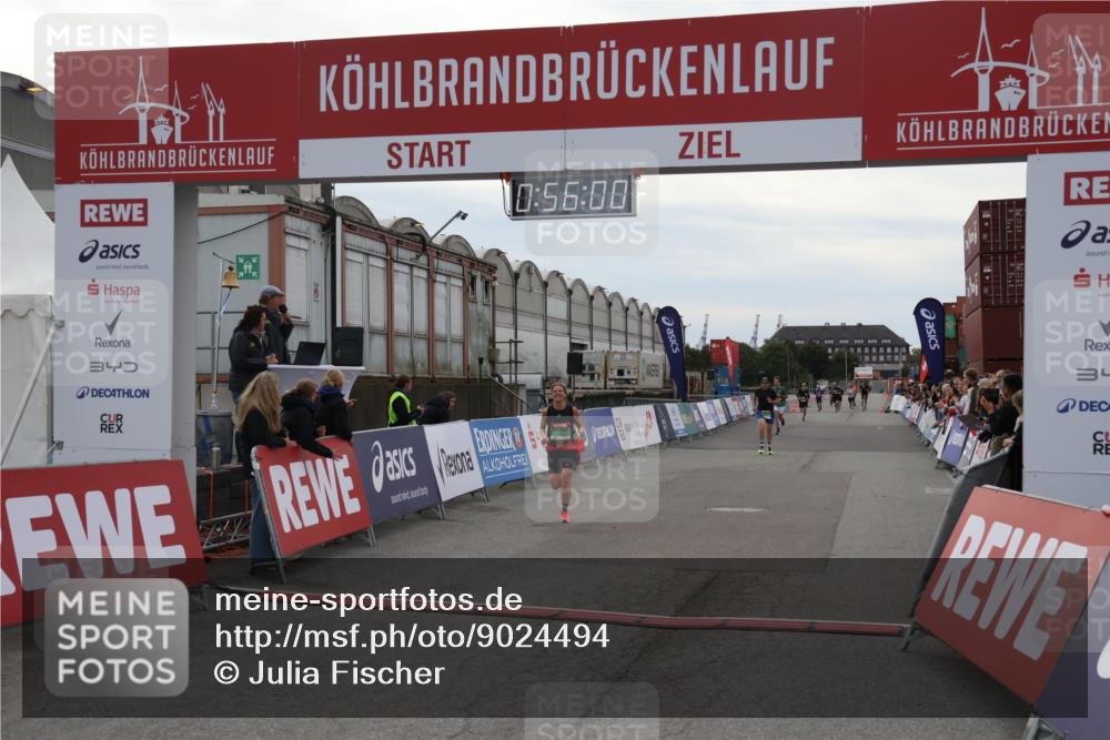 03.10.2025 - Köhlbrandbrückenlauf Julia Fischer http://msf.ph/oto/9024494 03.10.2025 15:56:00 Ziel 7043, 7456, 7555, 7968, 9231 meine-sportfotos.de