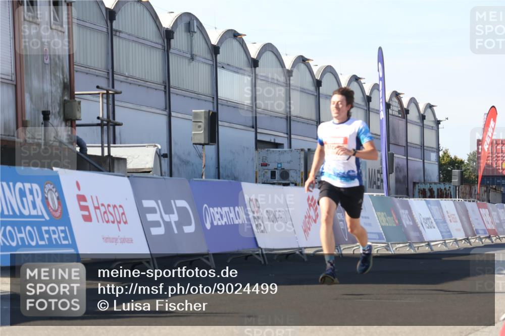 03.10.2025 - Köhlbrandbrückenlauf Luisa Fischer http://msf.ph/oto/9024499 03.10.2025 12:52:16 Ziel 4301 meine-sportfotos.de