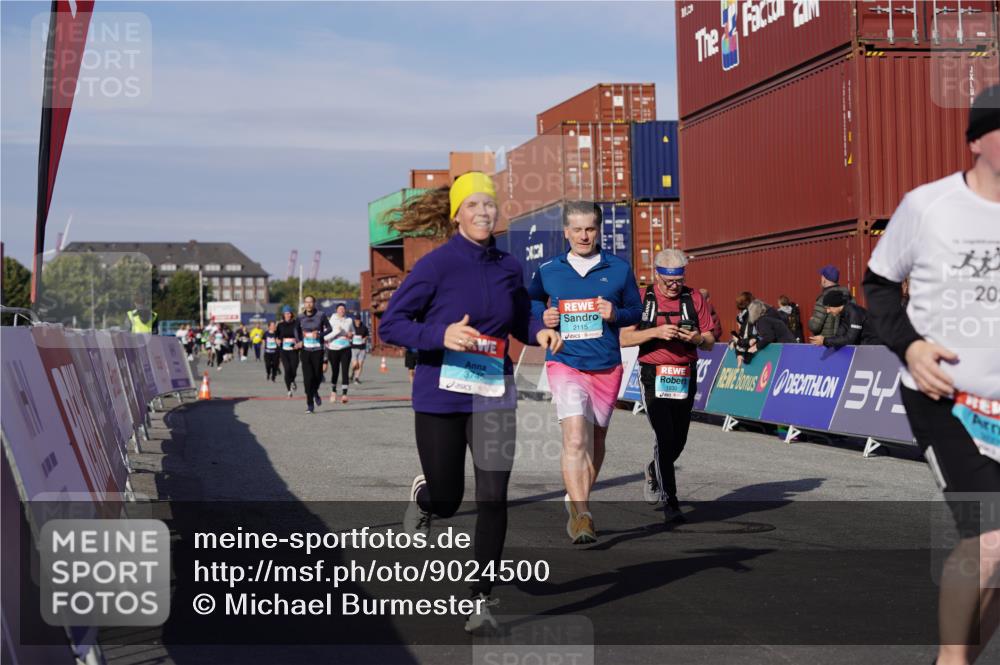 03.10.2025 - Köhlbrandbrückenlauf Michael Burmester http://msf.ph/oto/9024500 03.10.2025 10:27:04 Ziel 1930, 2115, 2693, 3052, 3132, 3745 meine-sportfotos.de