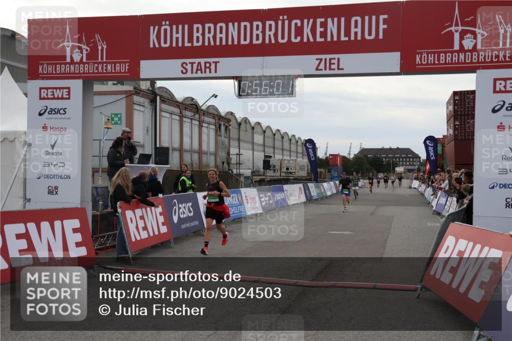 03.10.2025 - Köhlbrandbrückenlauf Julia Fischer http://msf.ph/oto/9024503 03.10.2025 15:56:01 Ziel 7456, 7555, 7968, 9231 meine-sportfotos.de