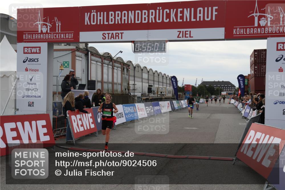 03.10.2025 - Köhlbrandbrückenlauf Julia Fischer http://msf.ph/oto/9024506 03.10.2025 15:56:02 Ziel 7456, 7555, 7968, 9231 meine-sportfotos.de