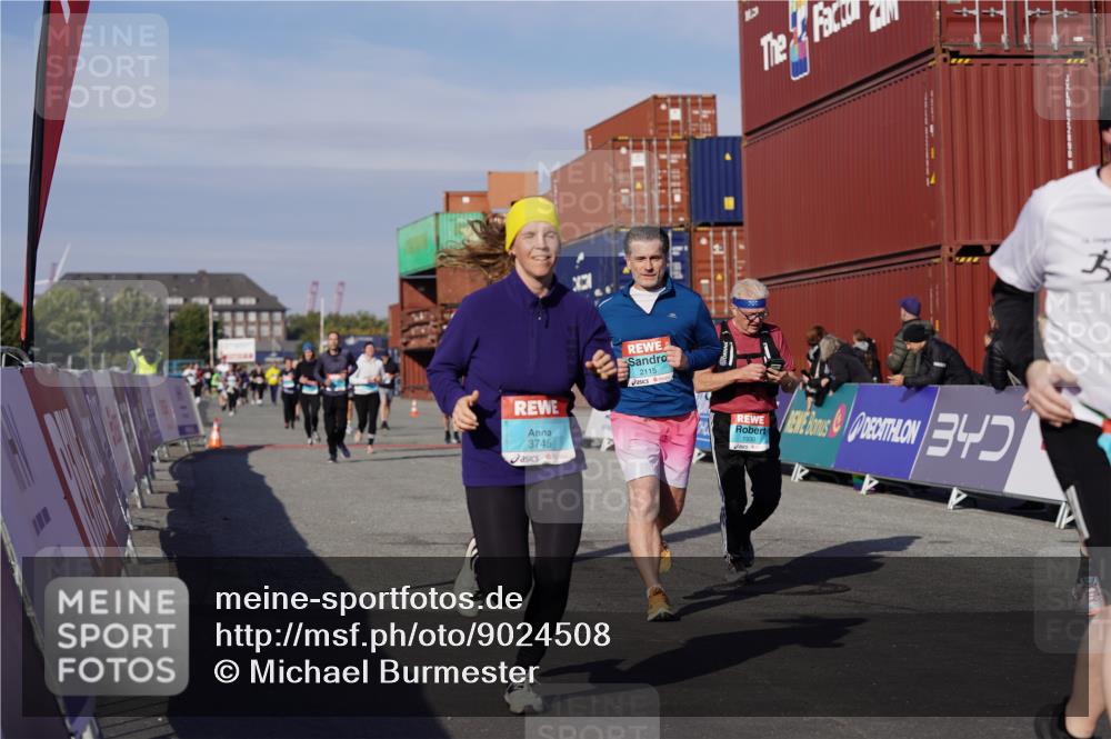 03.10.2025 - Köhlbrandbrückenlauf Michael Burmester http://msf.ph/oto/9024508 03.10.2025 10:27:05 Ziel 1930, 2115, 2693, 3052, 3132, 3745, 3746 meine-sportfotos.de