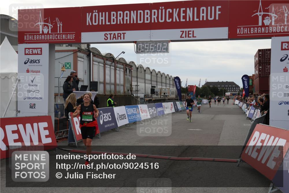 03.10.2025 - Köhlbrandbrückenlauf Julia Fischer http://msf.ph/oto/9024516 03.10.2025 15:56:02 Ziel 7456, 7555, 7968, 9231 meine-sportfotos.de