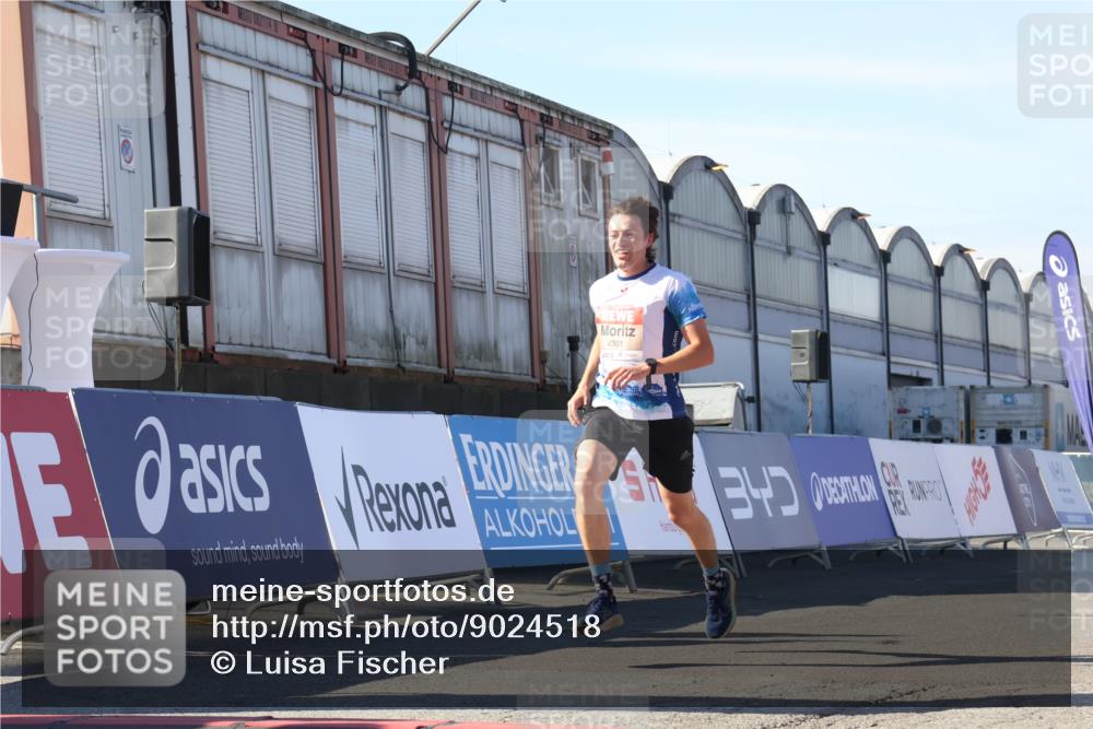 03.10.2025 - Köhlbrandbrückenlauf Luisa Fischer http://msf.ph/oto/9024518 03.10.2025 12:52:17 Ziel 4301 meine-sportfotos.de