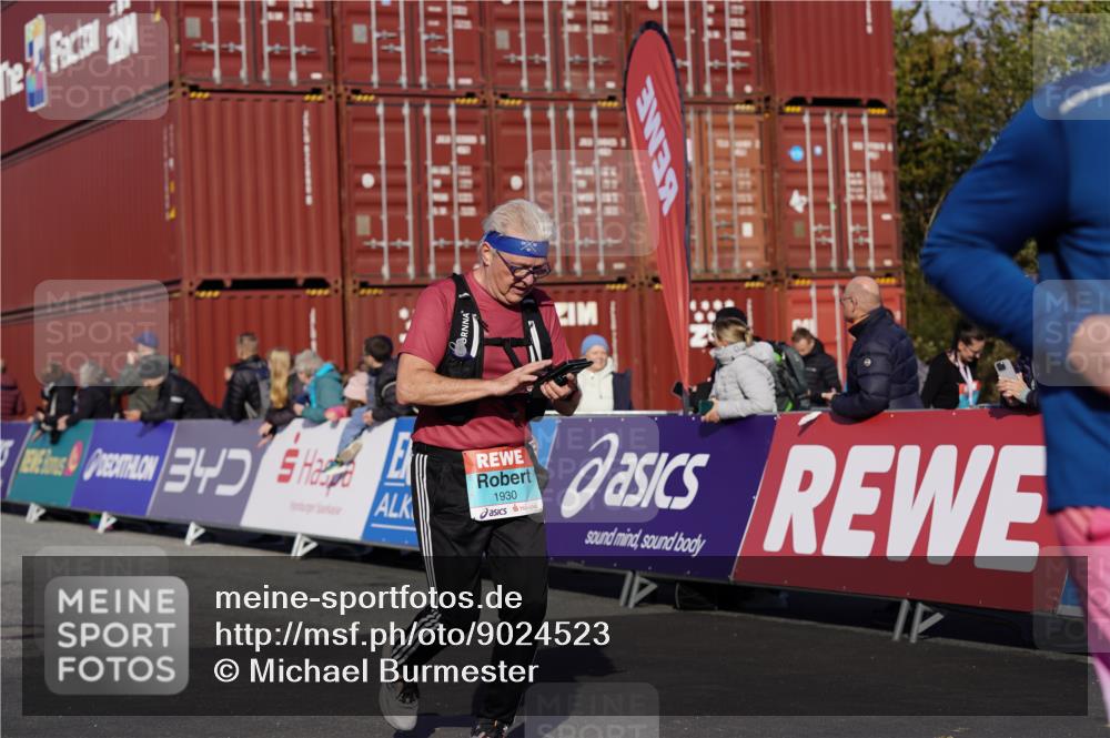 03.10.2025 - Köhlbrandbrückenlauf Michael Burmester http://msf.ph/oto/9024523 03.10.2025 10:27:07 Ziel 1539, 1930, 2115, 2451, 2562, 2693, 3052, 3132, 3745, 3746 meine-sportfotos.de